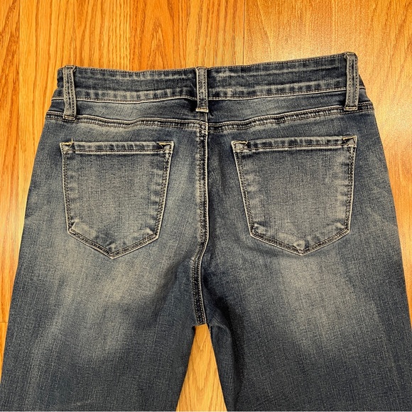 KanCan medium wash jeans Size 9/28, raw hem, 5 pockets. - Picture 3 of 13